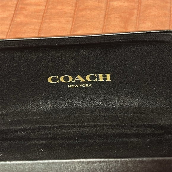 COACH Black Clam Shell Sunglass Case with Coach cleaning cloth - Picture 3 of 10